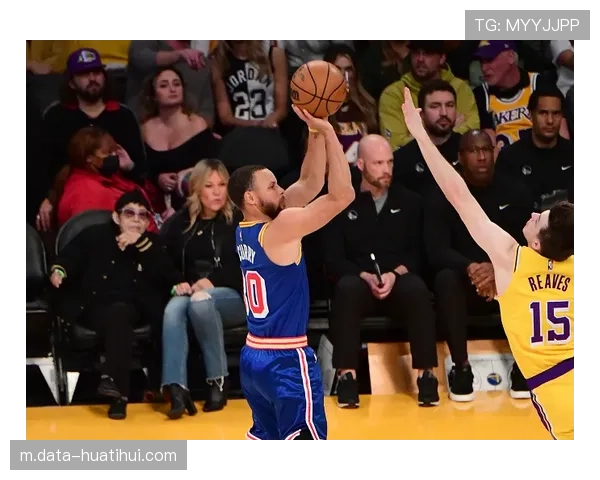 里夫斯三分球突破500记 成常规赛新里程碑 里夫斯三分球突破500记 成常规赛新里程碑